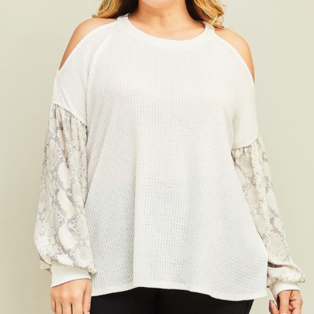 Plus: Snake Print - Cold Shoulder Top
